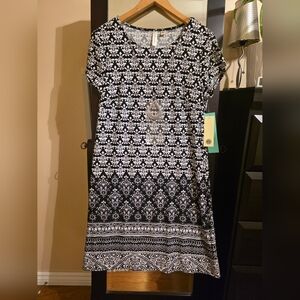 Elegant Black and White Patterned Dress